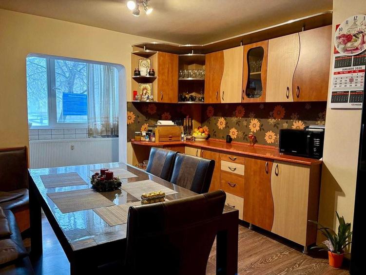 Apartament cu 4 camere decomandat în Sânmartin