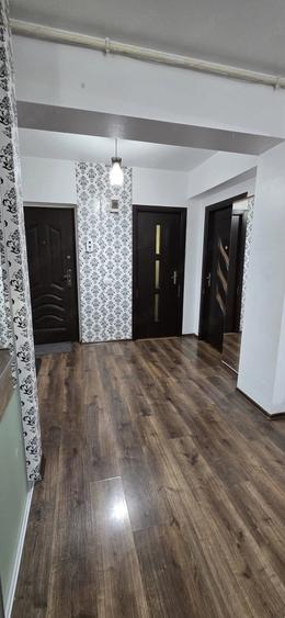 Apartament cu 3 camere decomandat în Km 5