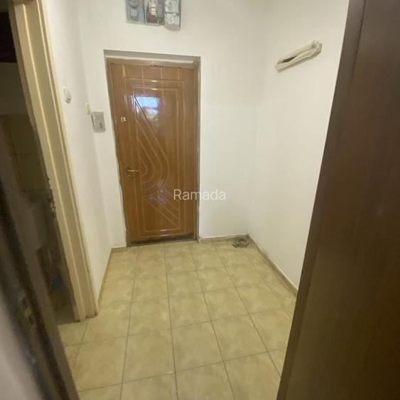 Vand Urgent Garsoniera etaj 2 Tineretului Pitesti pret 241500 lei