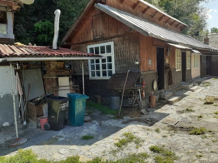 Casă cu 6 camere în Câmpulung Moldovenesc