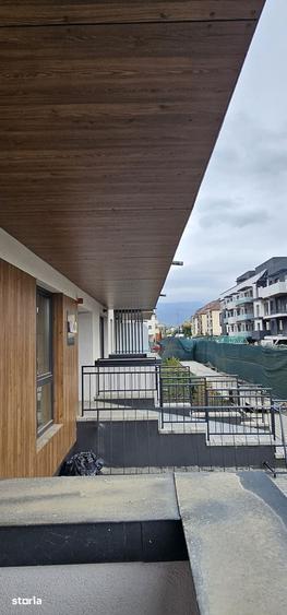 Apartament cu 3 camere decomandat în Tractorul