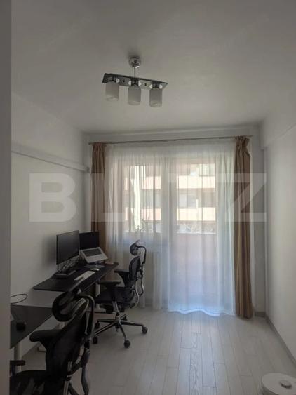 Apartament cu 4 camere semidecomandat în Filiași