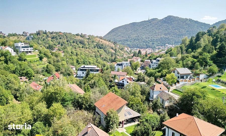 Teren de 2300 mp, în Schei