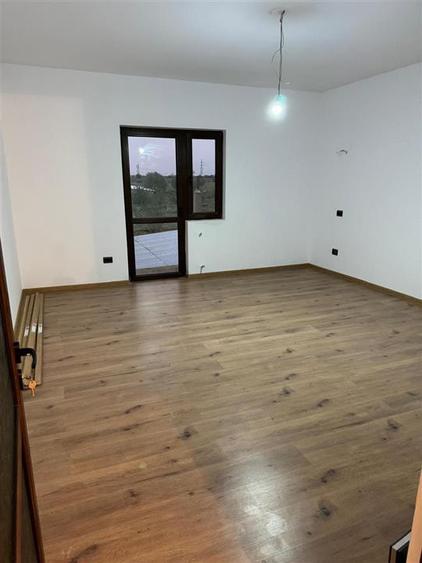 Casă individuală cu 4 camere cu Canalizare în Chercea