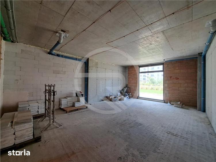 Spațiu comercial, de 711 mp, în Între Lacuri