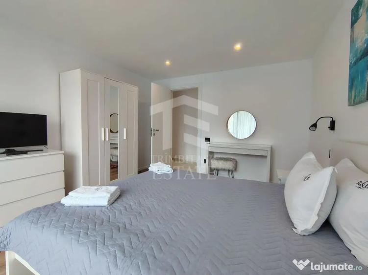 Apartament cu 3 camere decomandat în Piața