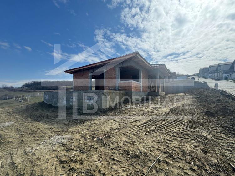 Casă individuală cu 4 camere cu Canalizare în Livezeni