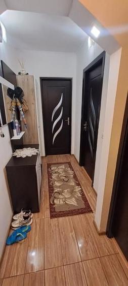 Apartament cu 3 camere semidecomandat, mobilat în Tătărași