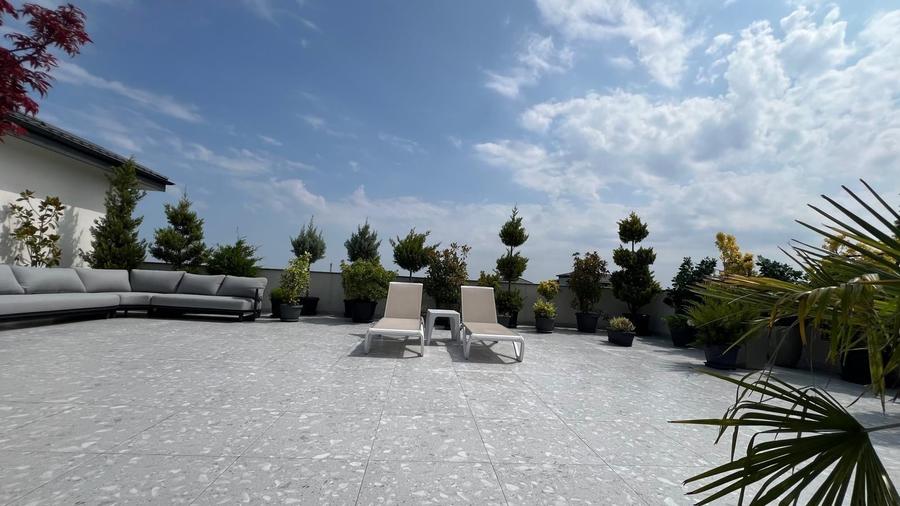 Penthouse cu 4 camere decomandat, mobilat în Prelungirea Ghencea