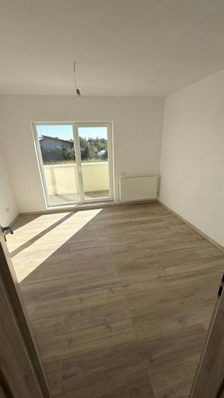 Apartament cu 3 camere decomandat în 1 Decembrie