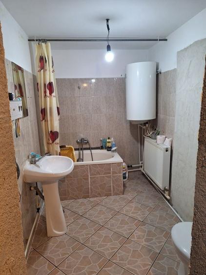 Casă cu 4 camere în Pângărați