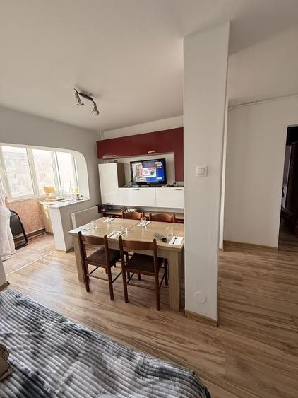 Apartament cu 3 camere decomandat în Mofleni