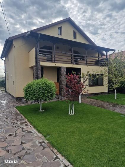 Casă cu 5 camere cu Teren 1000 Mp în Central