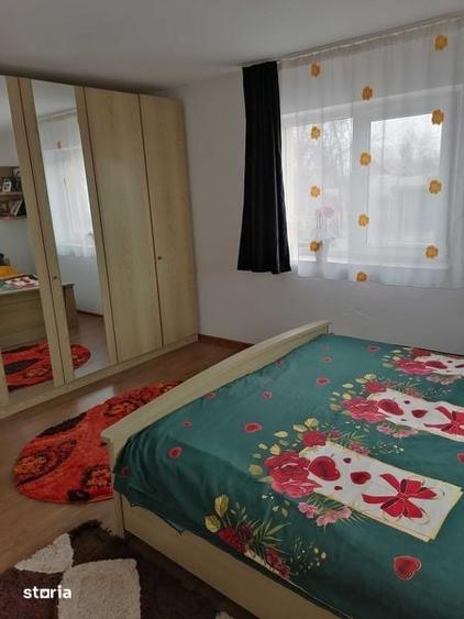 Casă cu 4 camere cu Teren 100 Mp în Buzoești