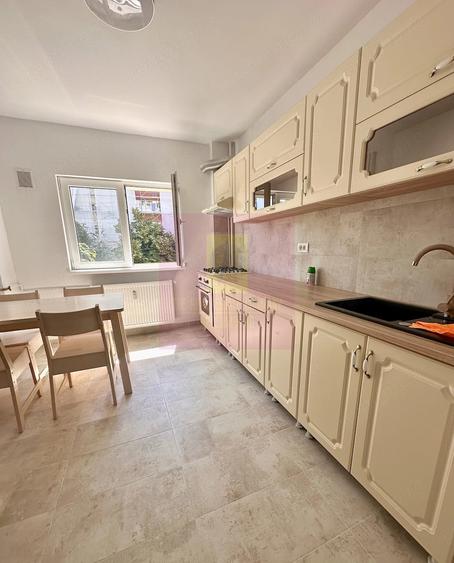 Apartament cu 4 camere semidecomandat în Ștefan cel Mare
