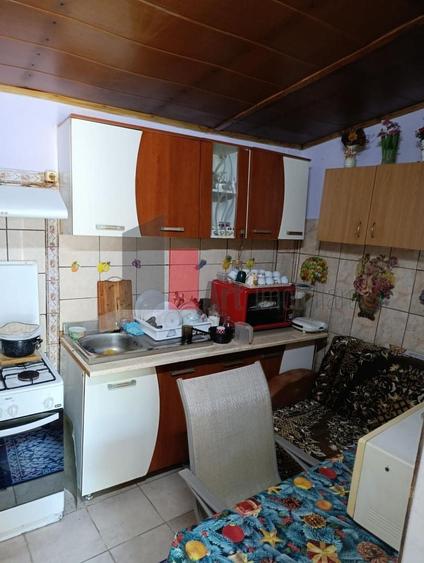 Casă individuală cu 2 camere cu Canalizare în Central