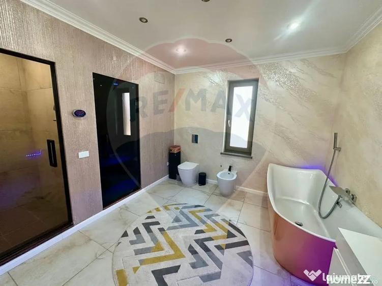 Casă cu 7 camere cu Teren 960 Mp în Vânători