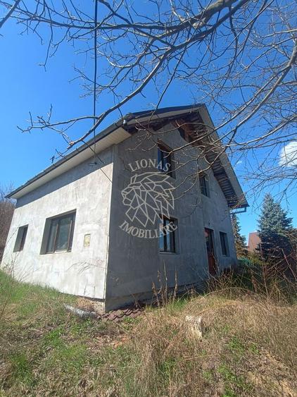 Casă individuală cu 3 camere cu Canalizare în Sud