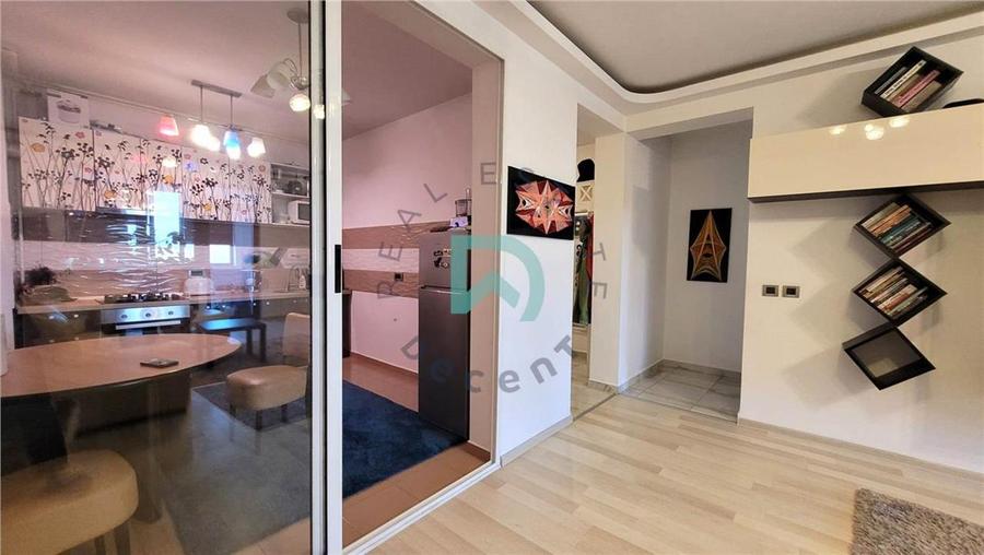 Apartament cu 2 camere decomandat în Tractorul