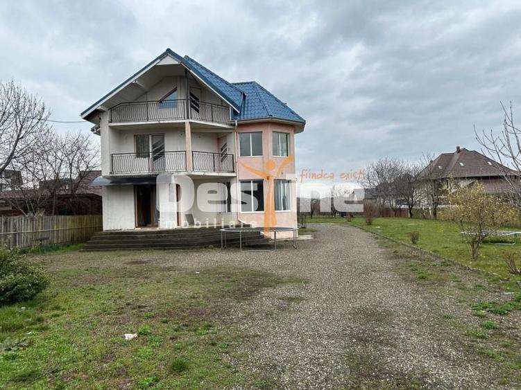 Casă individuală cu 6 camere cu Canalizare în Ciritei