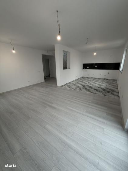Casă cu 4 camere în Domnești