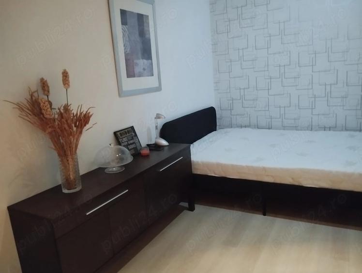 Casă cu 5 camere cu Teren 215 Mp în Roșu