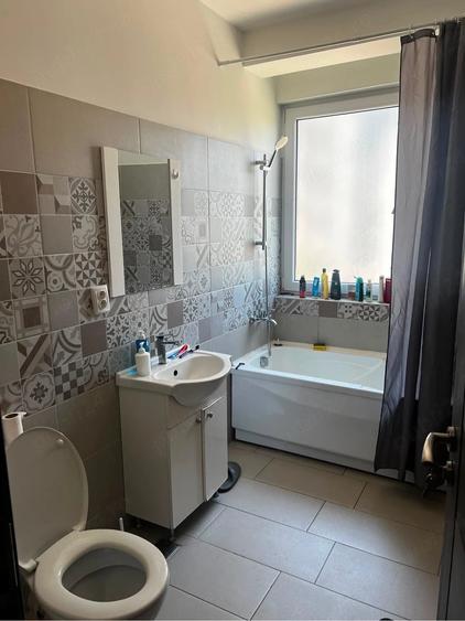 Apartament cu 3 camere semidecomandat în Exterior Vest