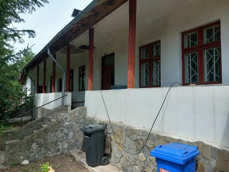 Casă cu 3 camere cu Teren 3600 Mp în Teiș
