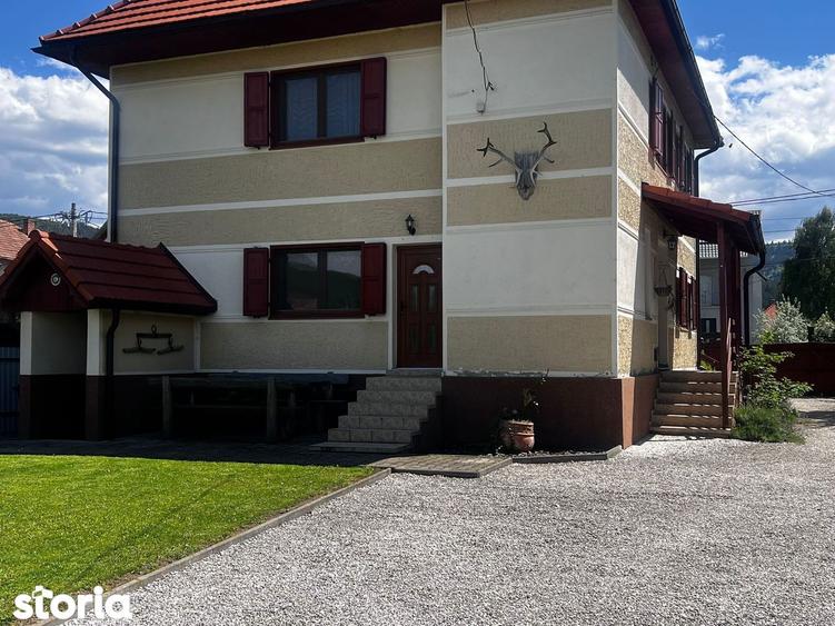 Casă cu 5 camere cu Teren 936 Mp în Central