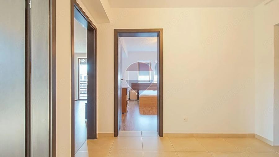 Apartament cu 3 camere decomandat în Tractorul