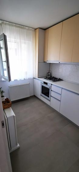 Garsonieră decomandată în Apărătorii Patriei