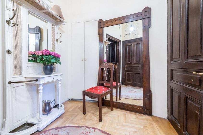 Apartament cu 4 camere circular în Calea Victoriei