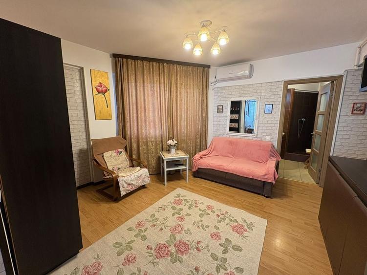 Apartament cu 2 camere semidecomandat, mobilat în Central
