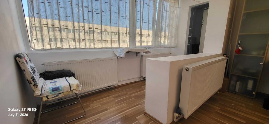 Apartament cu 3 camere semidecomandat în Iancului