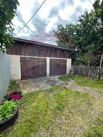 Casă individuală cu 10 camere cu Teren 154 Mp în Central