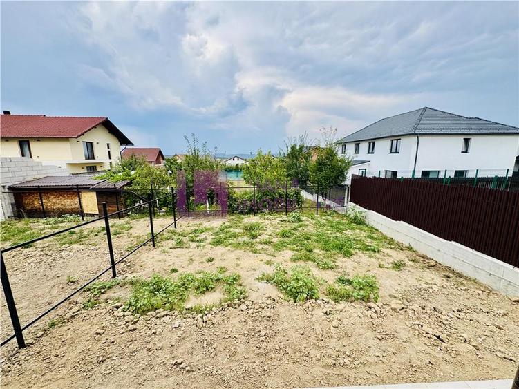 Duplex cu 4 camere cu Canalizare în Central