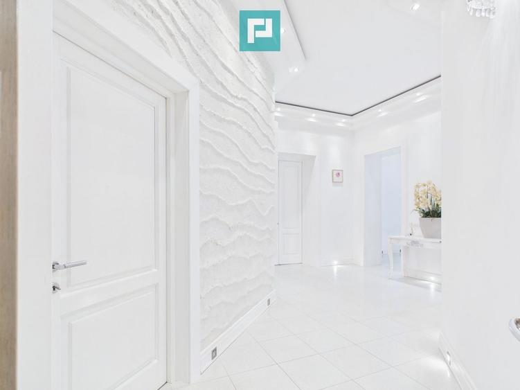 Apartament cu 3 camere, mobilat în Central