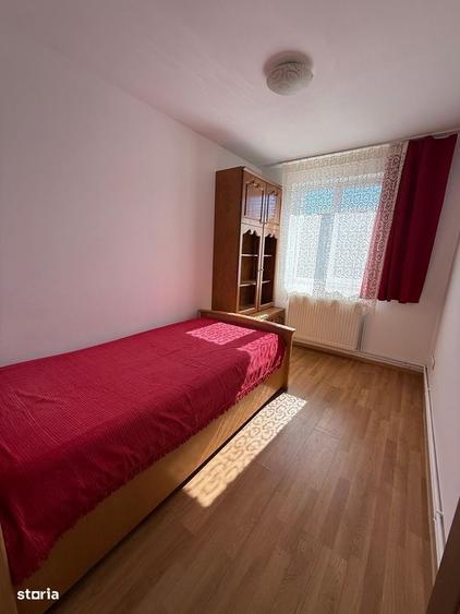 Apartament cu 3 camere semidecomandat în Central