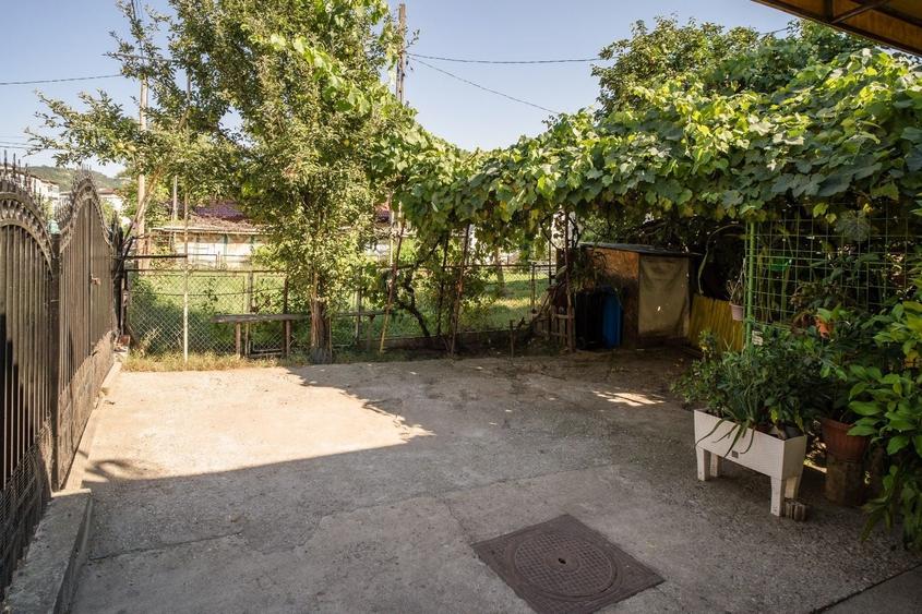 Casă cu 4 camere în Precista
