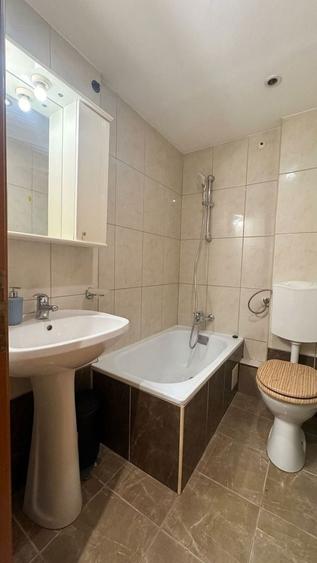 Apartament cu 2 camere semidecomandat, mobilat în P-ța Romană