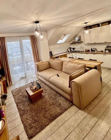 Apartament cu 3 camere semidecomandat, mobilat în Baciu