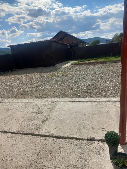 Casă cu 5 camere cu Teren 1200 Mp în Monariu