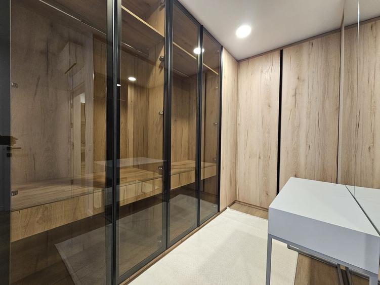 Apartament cu 4 camere decomandat, mobilat în Iancu Nicolae