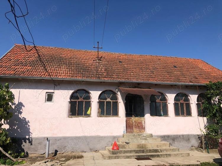 Casă cu 3 camere în Sacoșu Mare