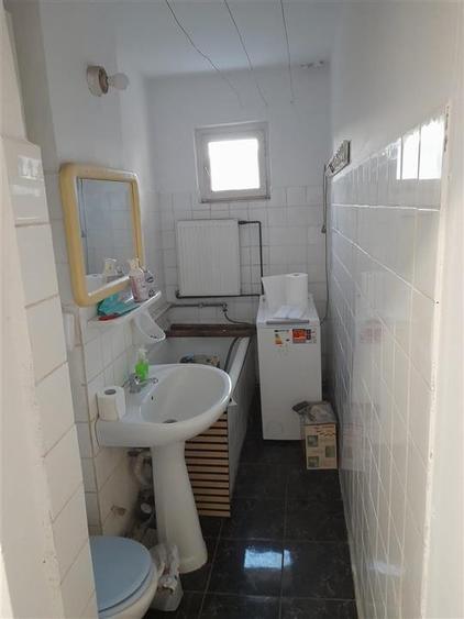 Apartament cu 3 camere semidecomandat în Dacia