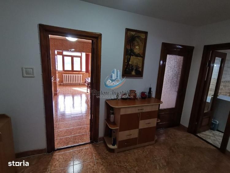 Apartament cu 3 camere decomandat în 1 Mai