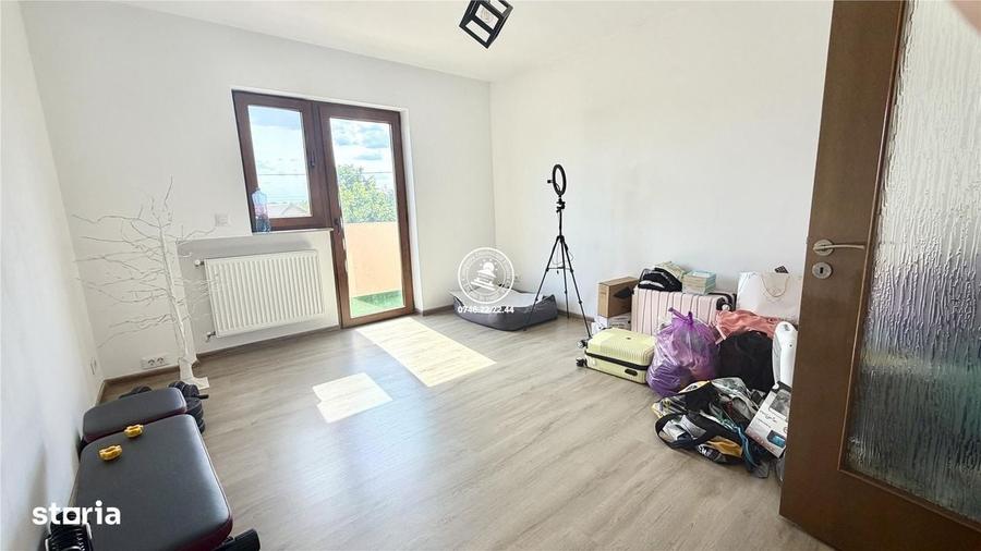 Casă cu 4 camere în Popricani
