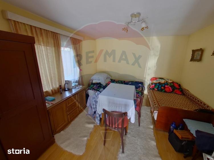 Casă cu 8 camere cu Teren 2694 Mp în Rona de Sus