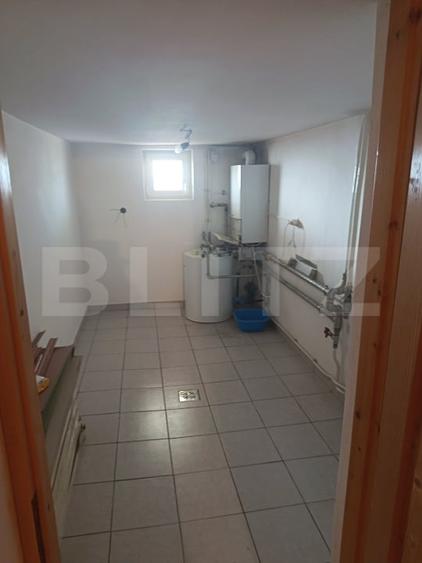 Casă individuală cu 4 camere cu Canalizare în Exterior Est