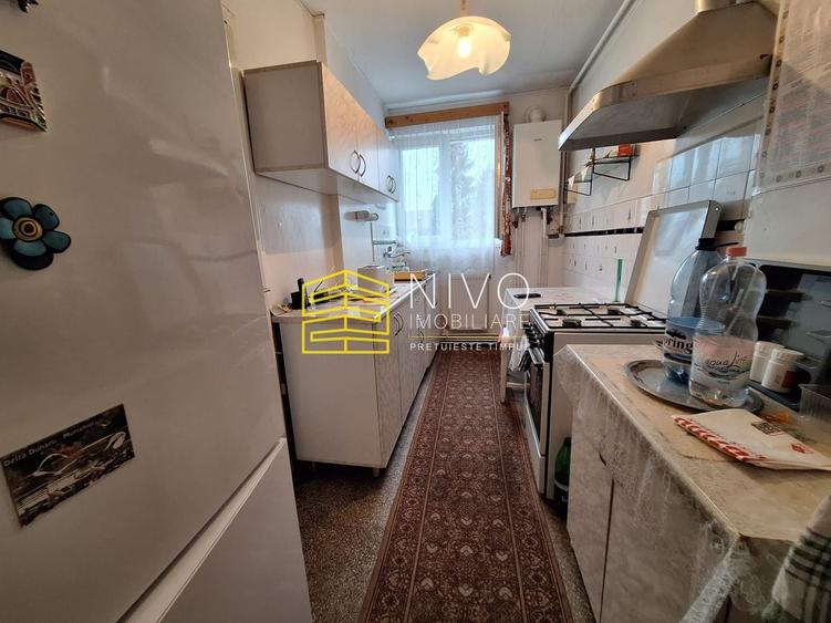 Apartament cu 2 camere semidecomandat în Aleea Carpați